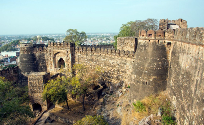 Top 10 Most Popular Historical Forts In India - Sakshi11