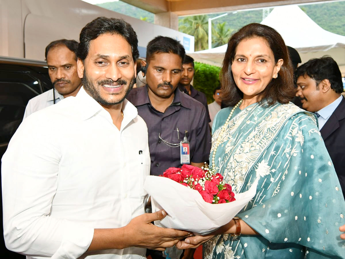 CM Jagan Visakhapatnam Tour Photos - Sakshi8