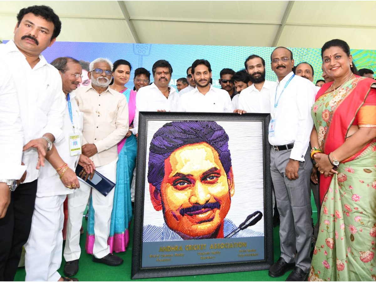 CM Jagan Visakhapatnam Tour Photos - Sakshi13