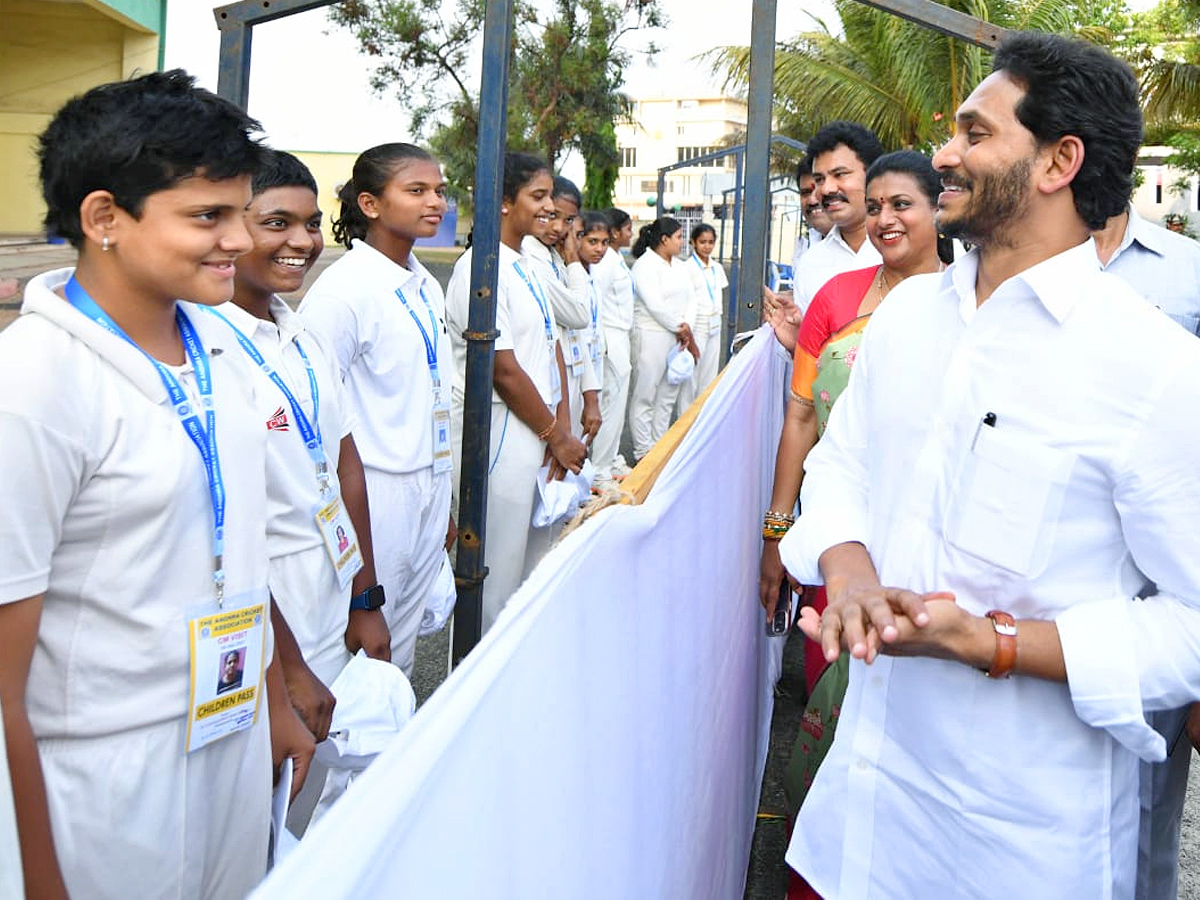 CM Jagan Visakhapatnam Tour Photos - Sakshi17