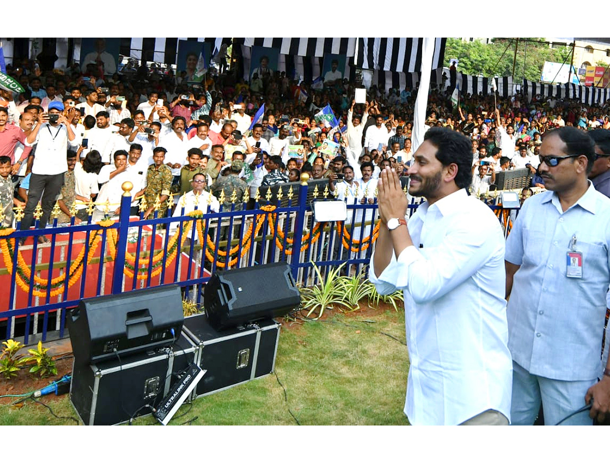 CM Jagan Visakhapatnam Tour Photos - Sakshi27