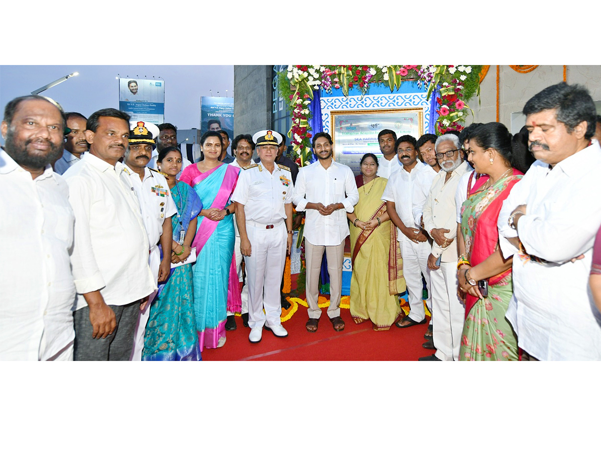 CM Jagan Visakhapatnam Tour Photos - Sakshi32