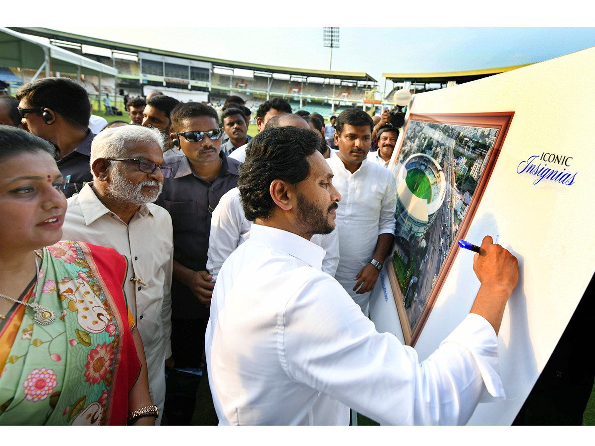 CM Jagan Visakhapatnam Tour Photos - Sakshi30