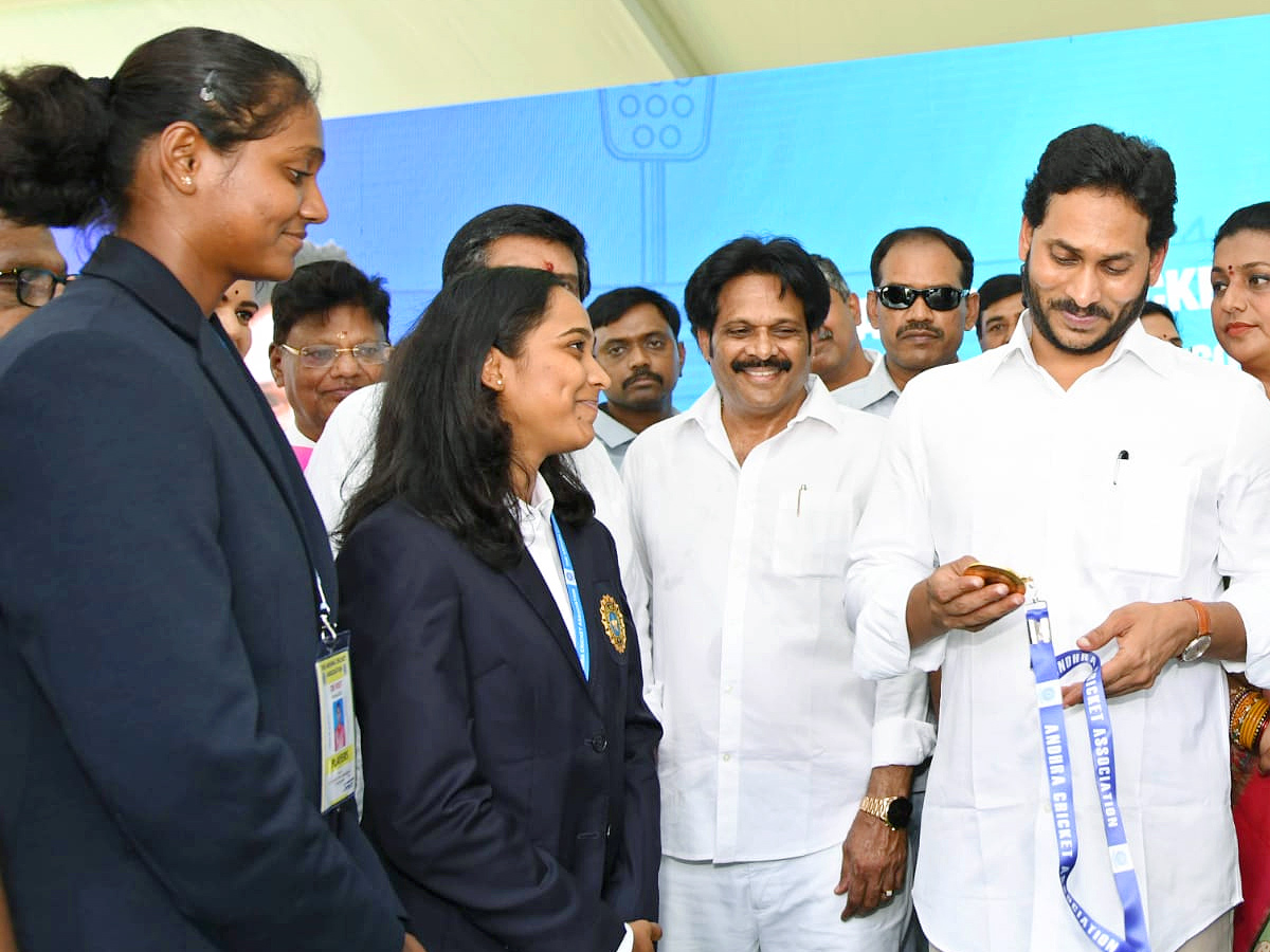 CM Jagan Visakhapatnam Tour Photos - Sakshi19