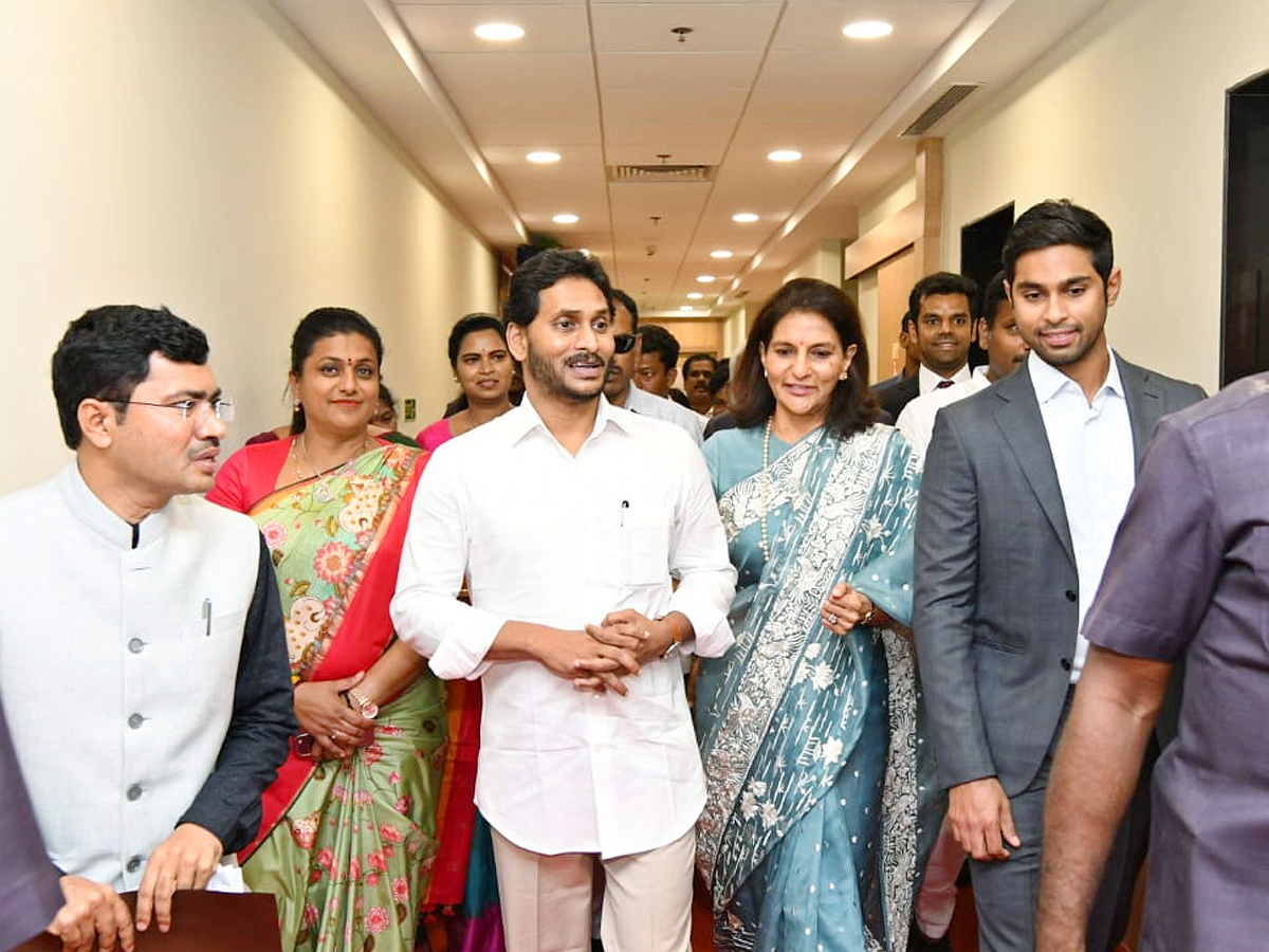 CM Jagan Visakhapatnam Tour Photos - Sakshi5