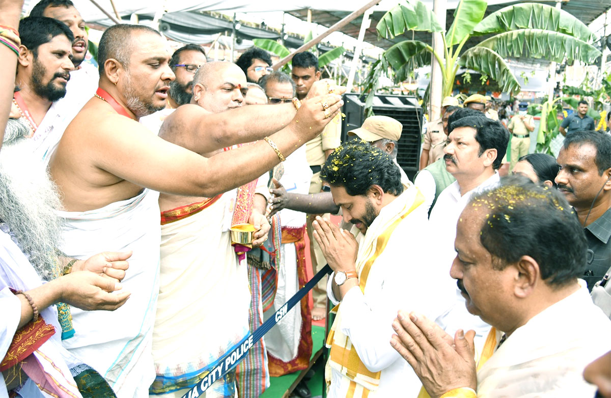 CM YS Jagan Participates Sri Lakshmi Maha Yagnam Vijayawada - Sakshi10