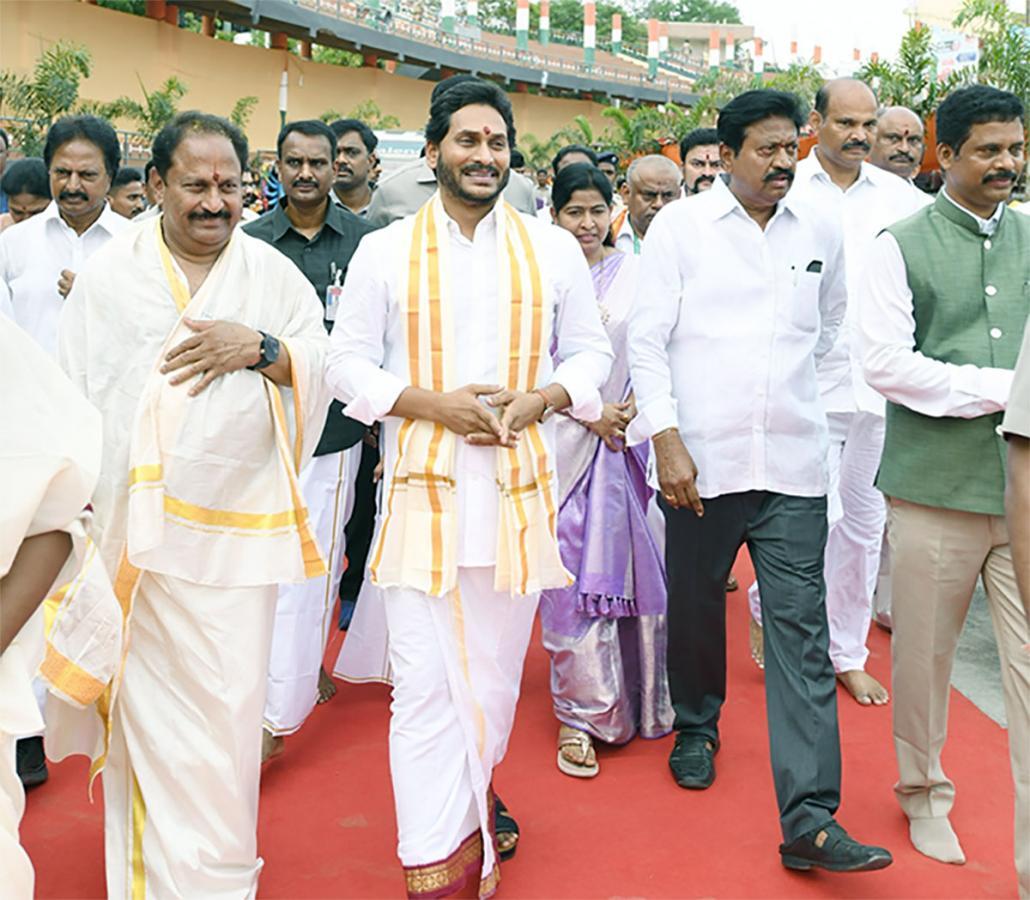 CM YS Jagan Participates Sri Lakshmi Maha Yagnam Vijayawada - Sakshi18