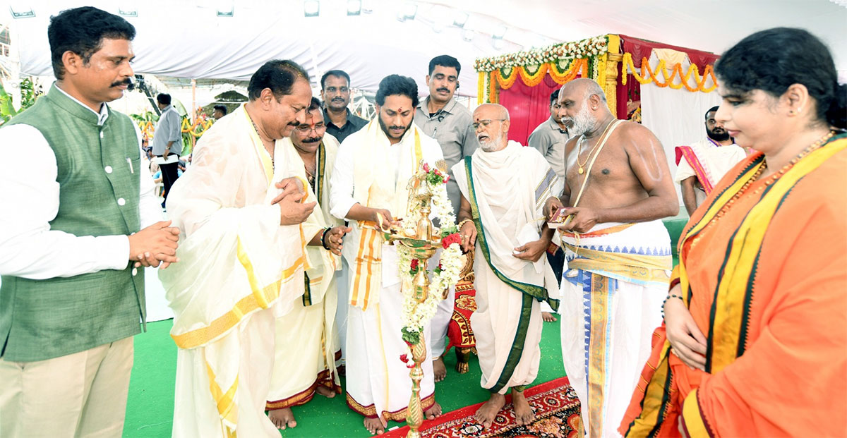 CM YS Jagan Participates Sri Lakshmi Maha Yagnam Vijayawada - Sakshi19