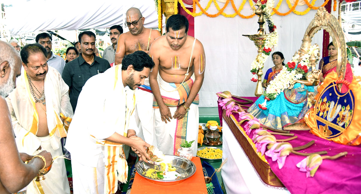 CM YS Jagan Participates Sri Lakshmi Maha Yagnam Vijayawada - Sakshi29