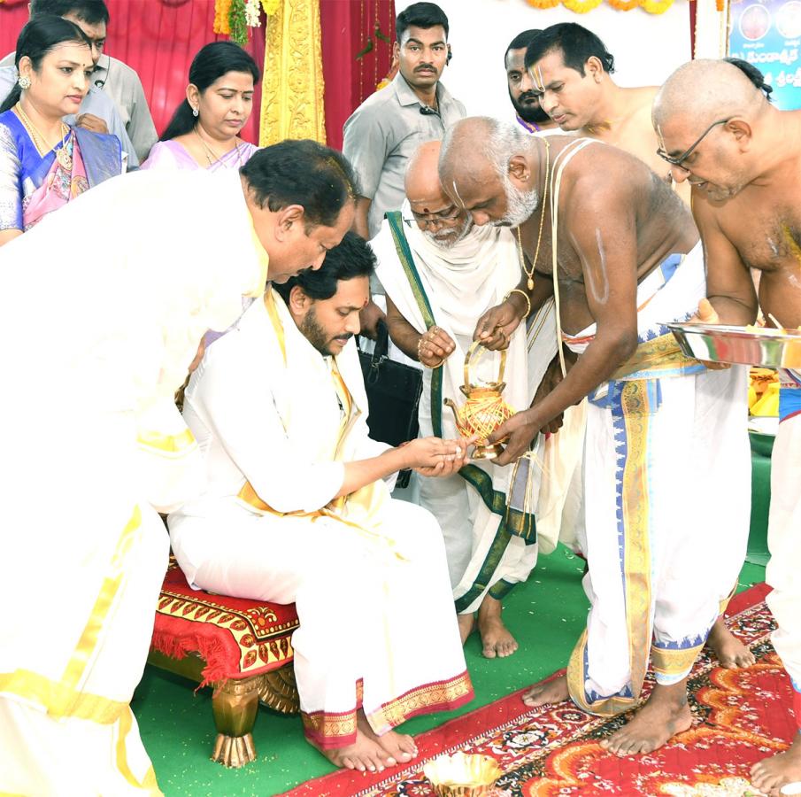 CM YS Jagan Participates Sri Lakshmi Maha Yagnam Vijayawada - Sakshi3