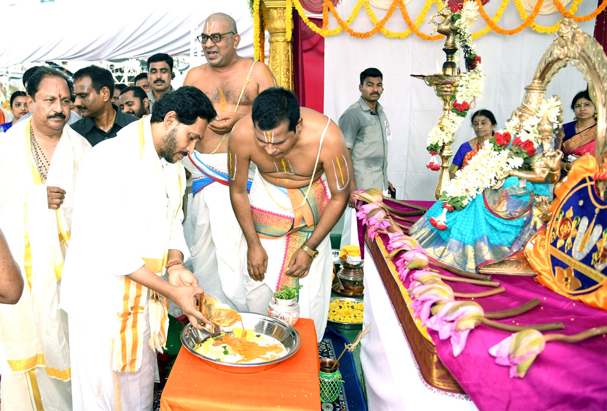 CM YS Jagan Participates Sri Lakshmi Maha Yagnam Vijayawada - Sakshi31