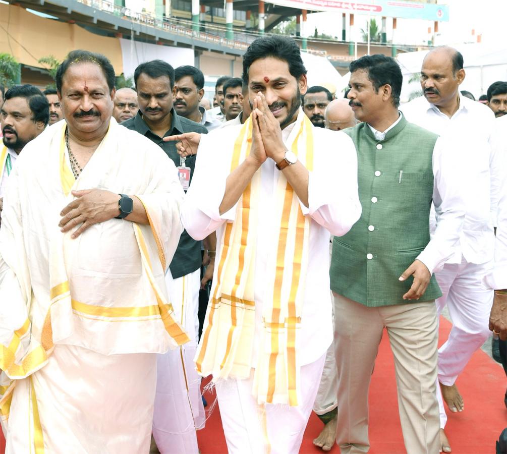 CM YS Jagan Participates Sri Lakshmi Maha Yagnam Vijayawada - Sakshi8