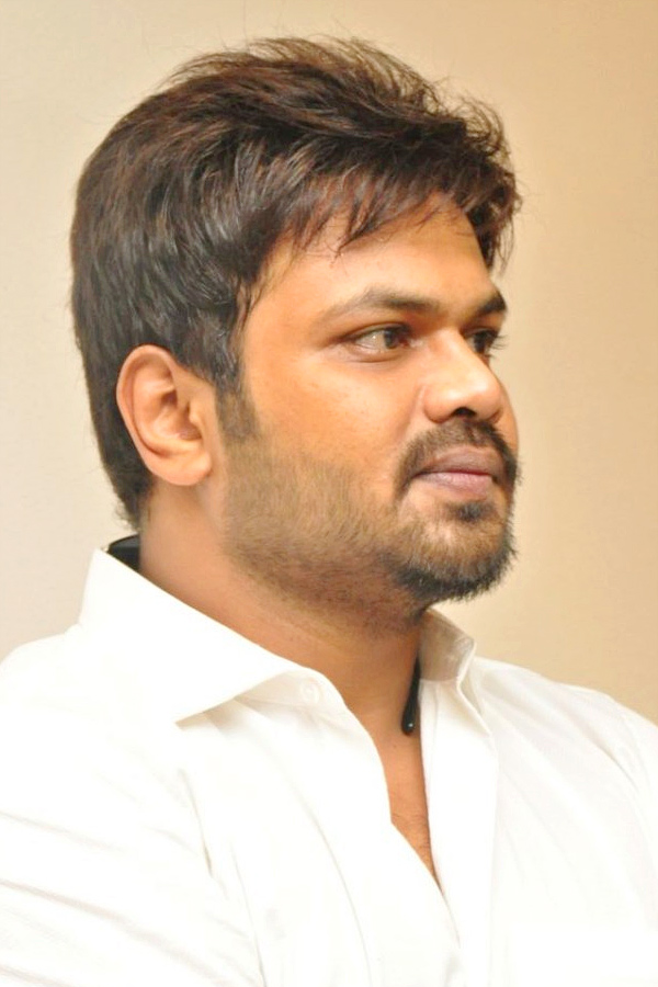 Manchu Manoj Hosts A party to Friends At His New House Photos - Sakshi9