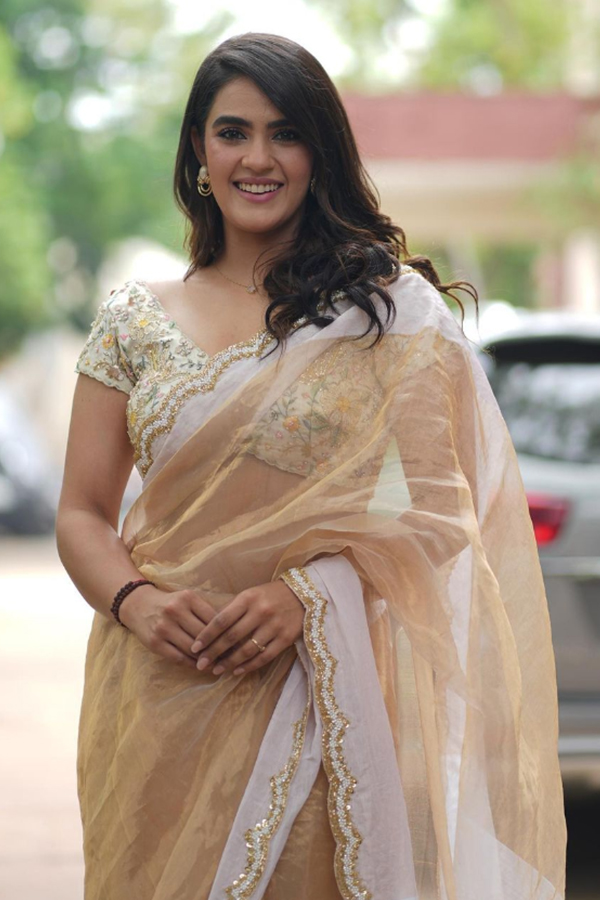 ek mini katha heroine pics - Sakshi3