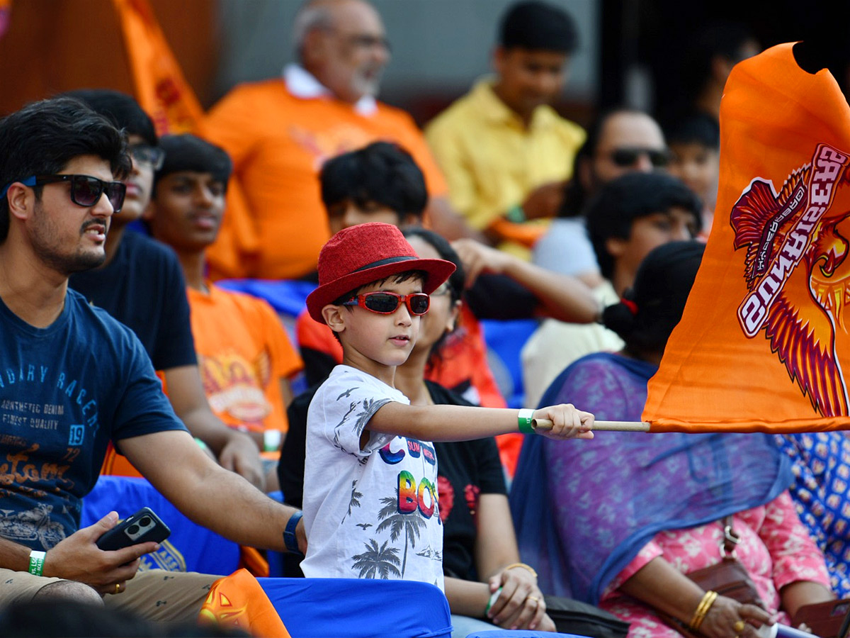 IPL Fans in Uppal Cricket Stadium Photos - Sakshi11