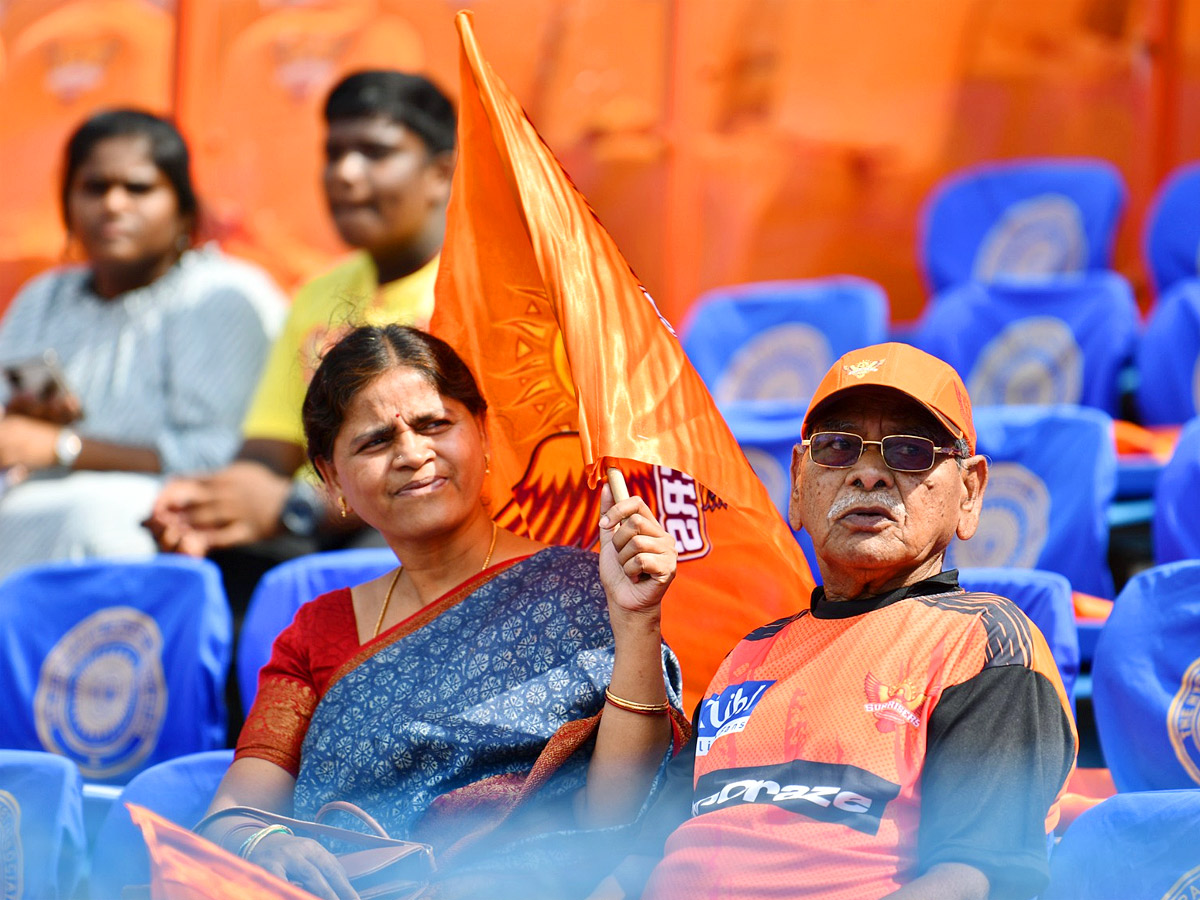 IPL Fans in Uppal Cricket Stadium Photos - Sakshi9