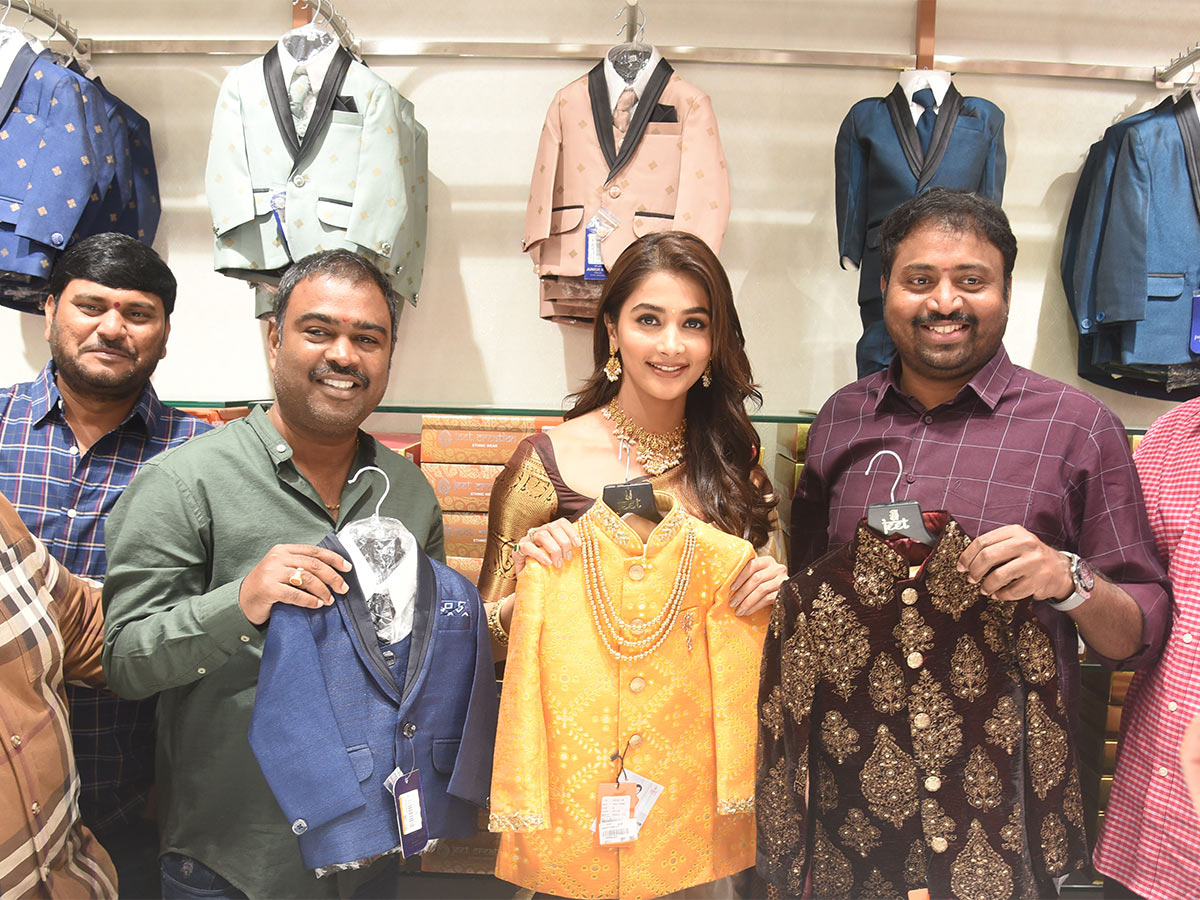 Pooja Hegde at shop opening at Hanamkonda Pics - Sakshi13