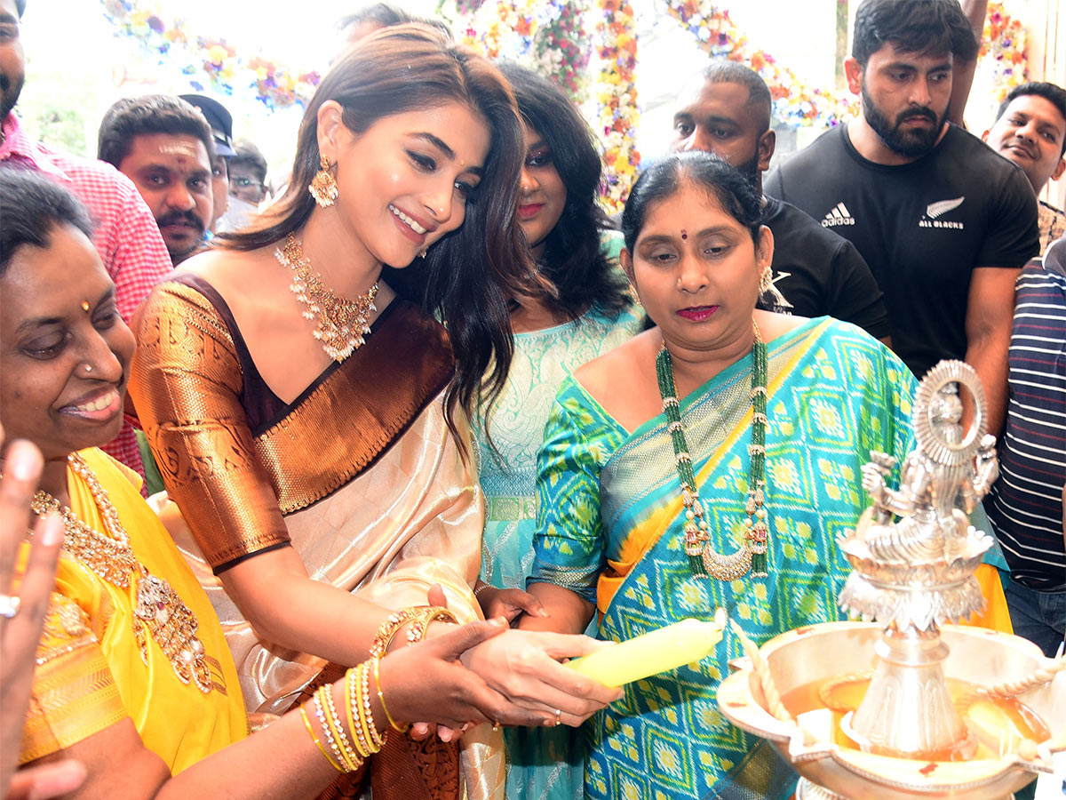 Pooja Hegde at shop opening at Hanamkonda Pics - Sakshi27