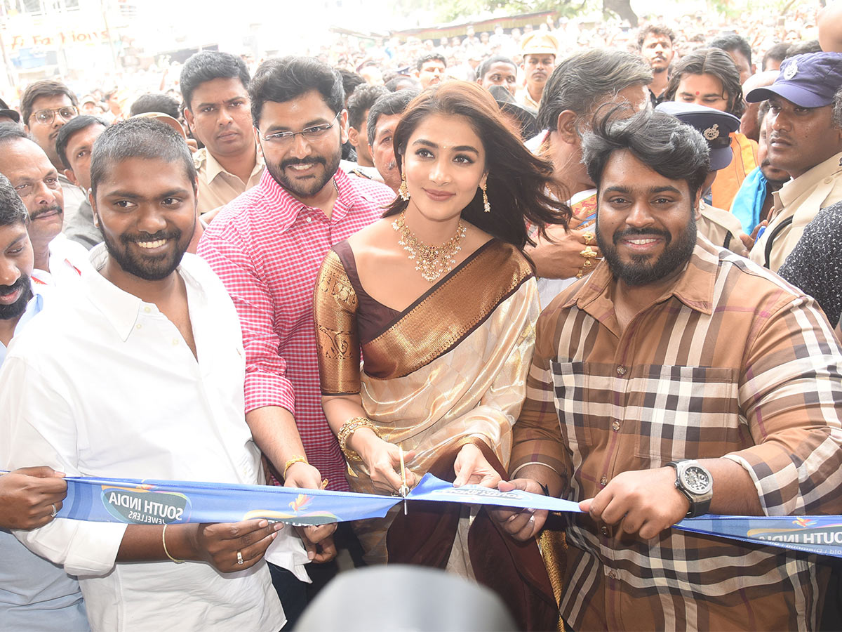 Pooja Hegde at shop opening at Hanamkonda Pics - Sakshi28