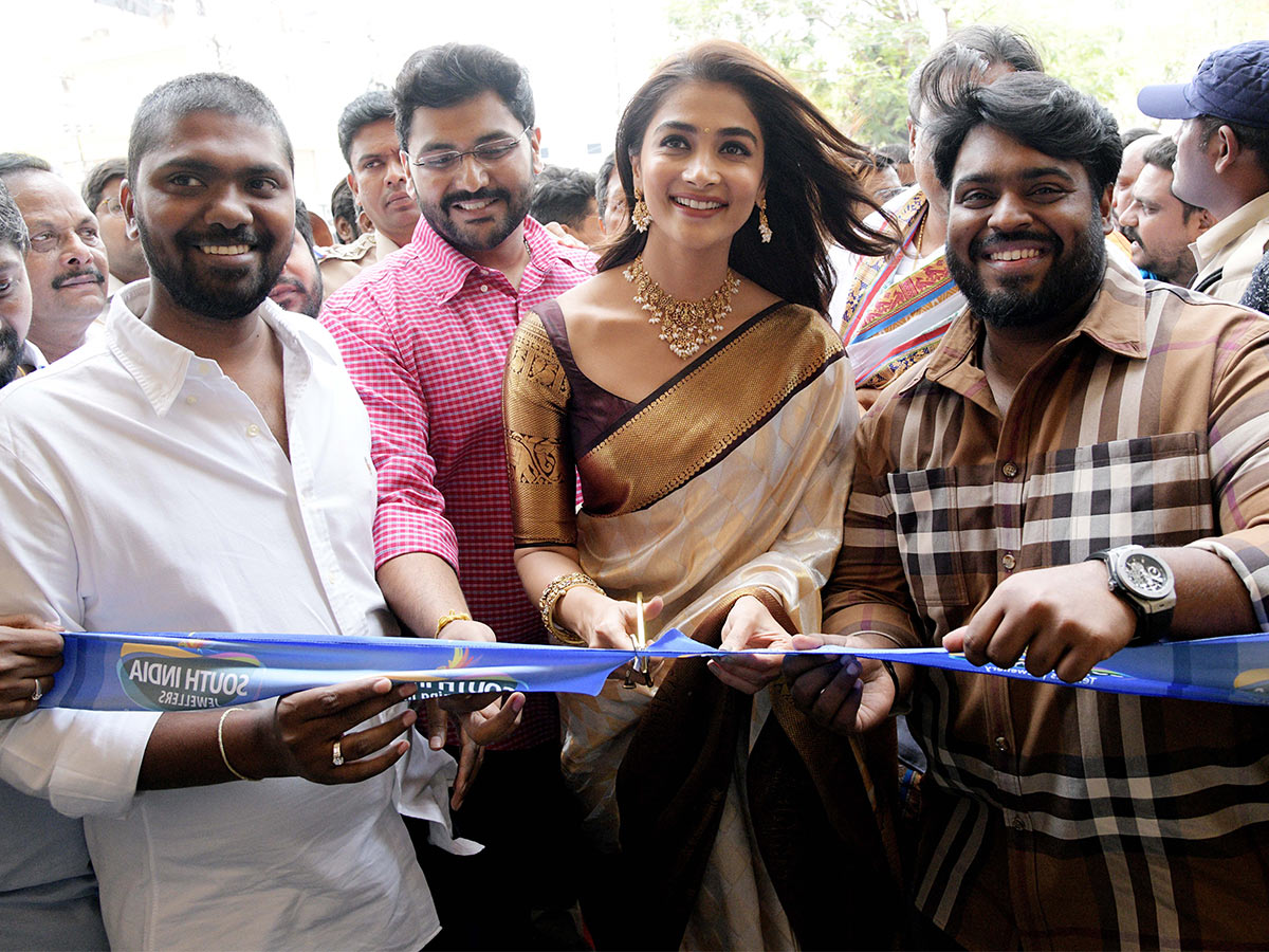 Pooja Hegde at shop opening at Hanamkonda Pics - Sakshi3