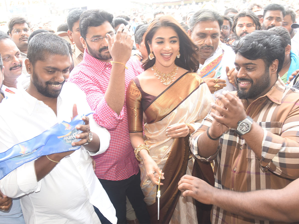 Pooja Hegde at shop opening at Hanamkonda Pics - Sakshi4