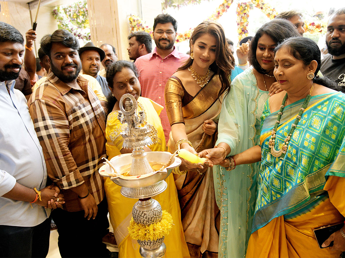 Pooja Hegde at shop opening at Hanamkonda Pics - Sakshi7