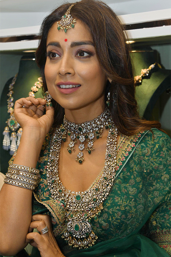 Shriya Saran inaugurates Jewellery Store in Punjagutta Photos - Sakshi2