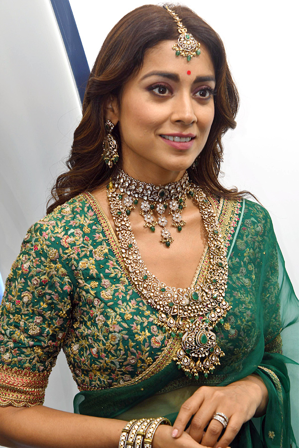 Shriya Saran inaugurates Jewellery Store in Punjagutta Photos - Sakshi4