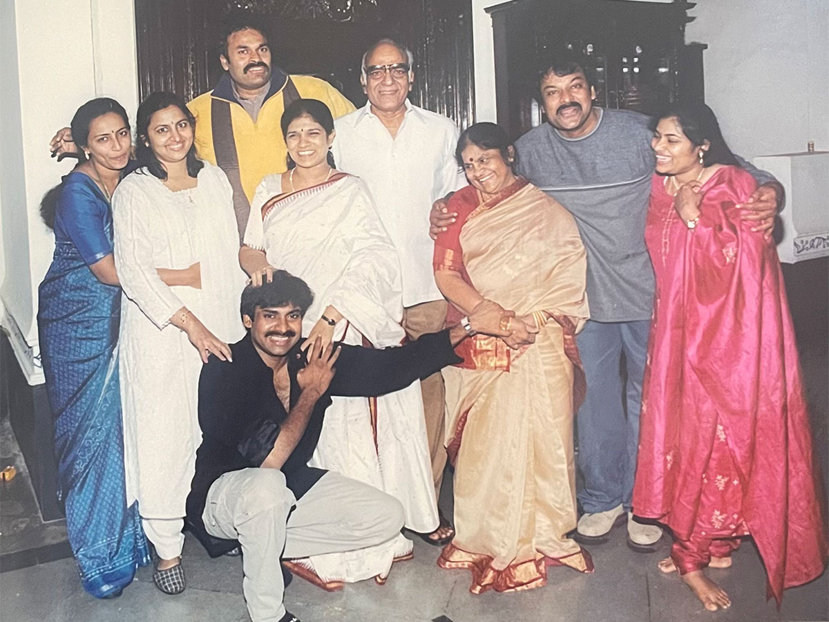 Chiranjeevi Share Photos in Social Media - Sakshi27