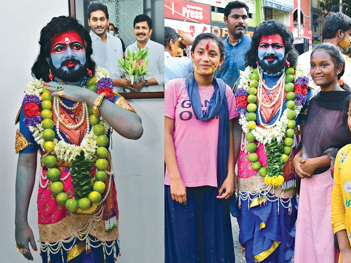 Tiurpati MP Gurumurthy Allu Arjun Getup in Gangamma Jathara - Sakshi1