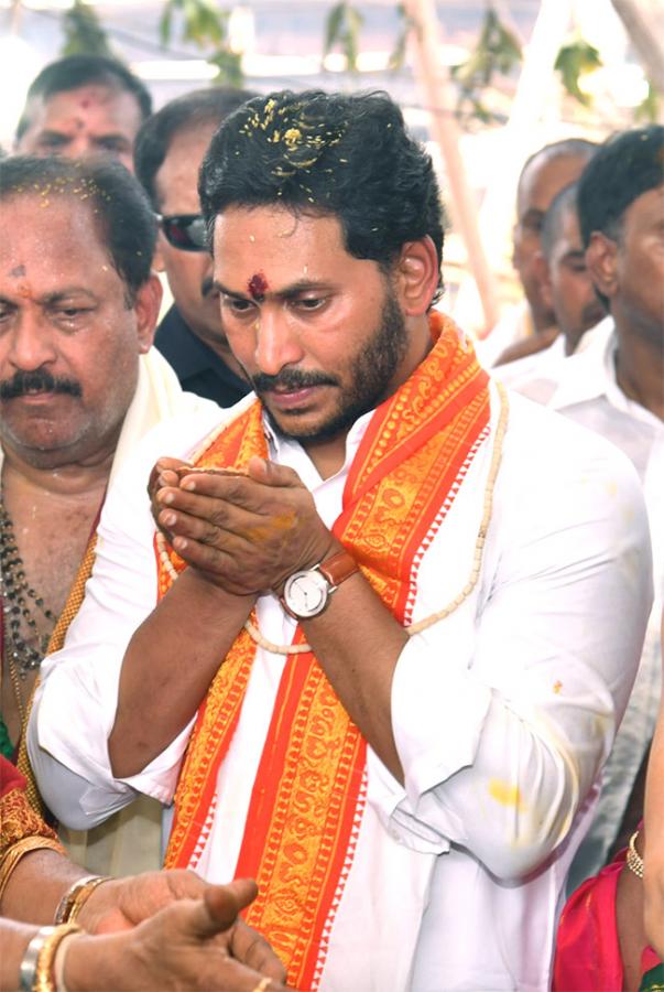 CM Jagan Attends Sri Lakshmi Maha Yagnam Purnahuti Program Vijayawada - Sakshi17