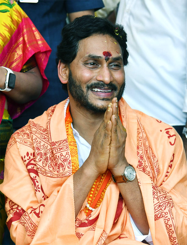 CM Jagan Attends Sri Lakshmi Maha Yagnam Purnahuti Program Vijayawada - Sakshi24