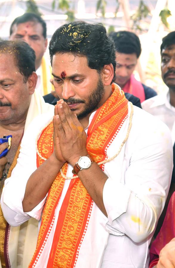 CM Jagan Attends Sri Lakshmi Maha Yagnam Purnahuti Program Vijayawada - Sakshi29