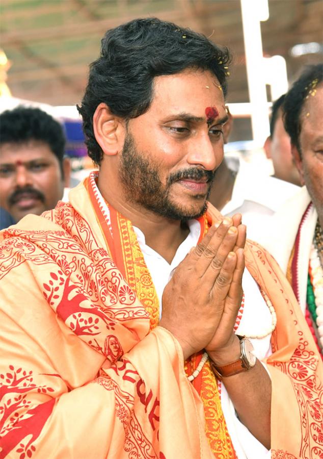 CM Jagan Attends Sri Lakshmi Maha Yagnam Purnahuti Program Vijayawada - Sakshi34