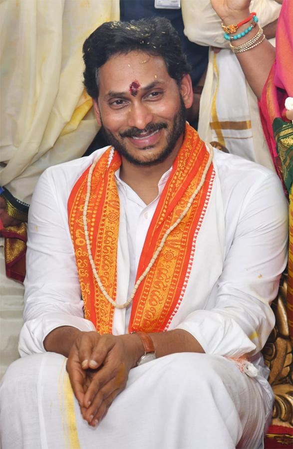 CM Jagan Attends Sri Lakshmi Maha Yagnam Purnahuti Program Vijayawada - Sakshi35