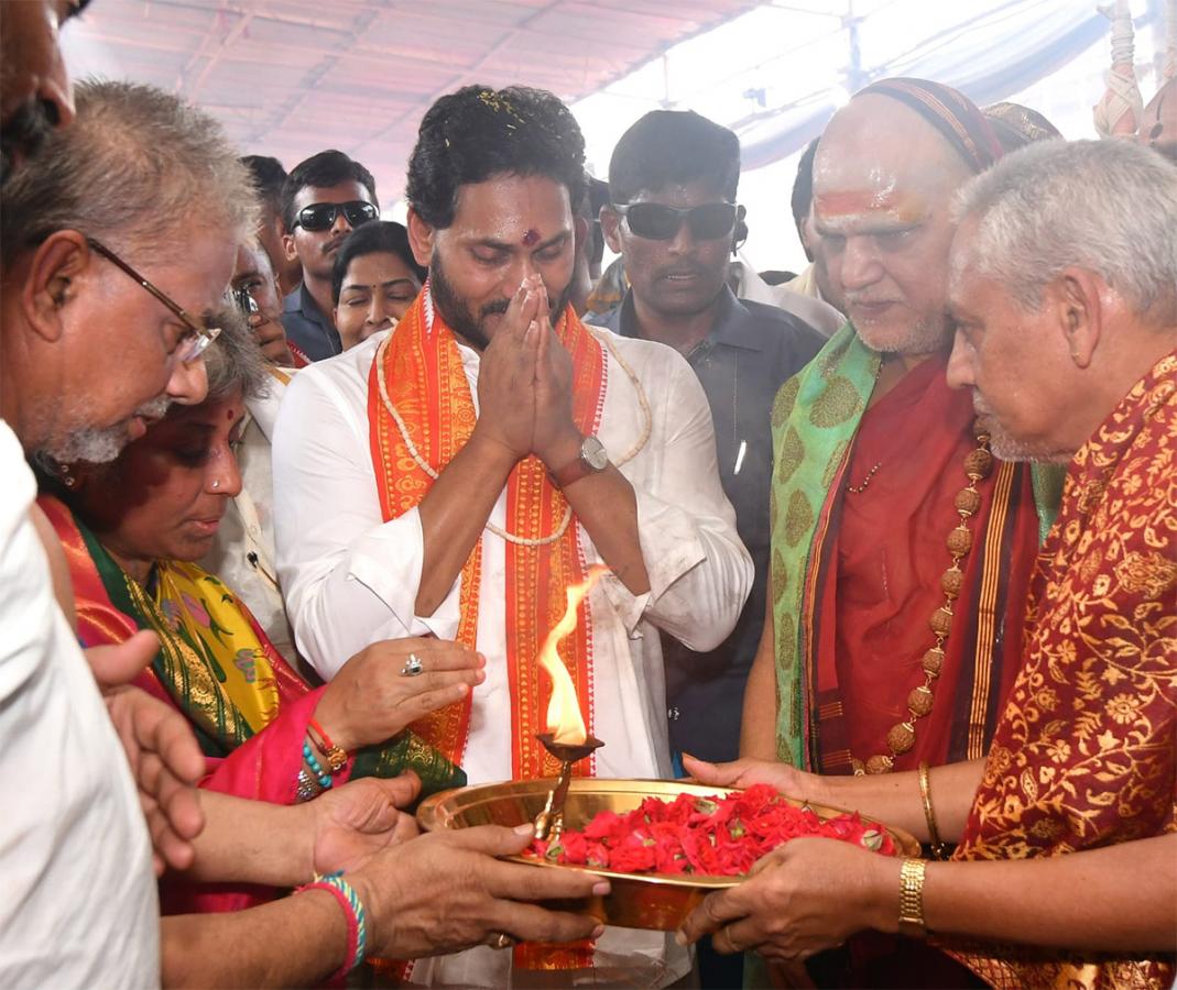 CM Jagan Attends Sri Lakshmi Maha Yagnam Purnahuti Program Vijayawada - Sakshi39