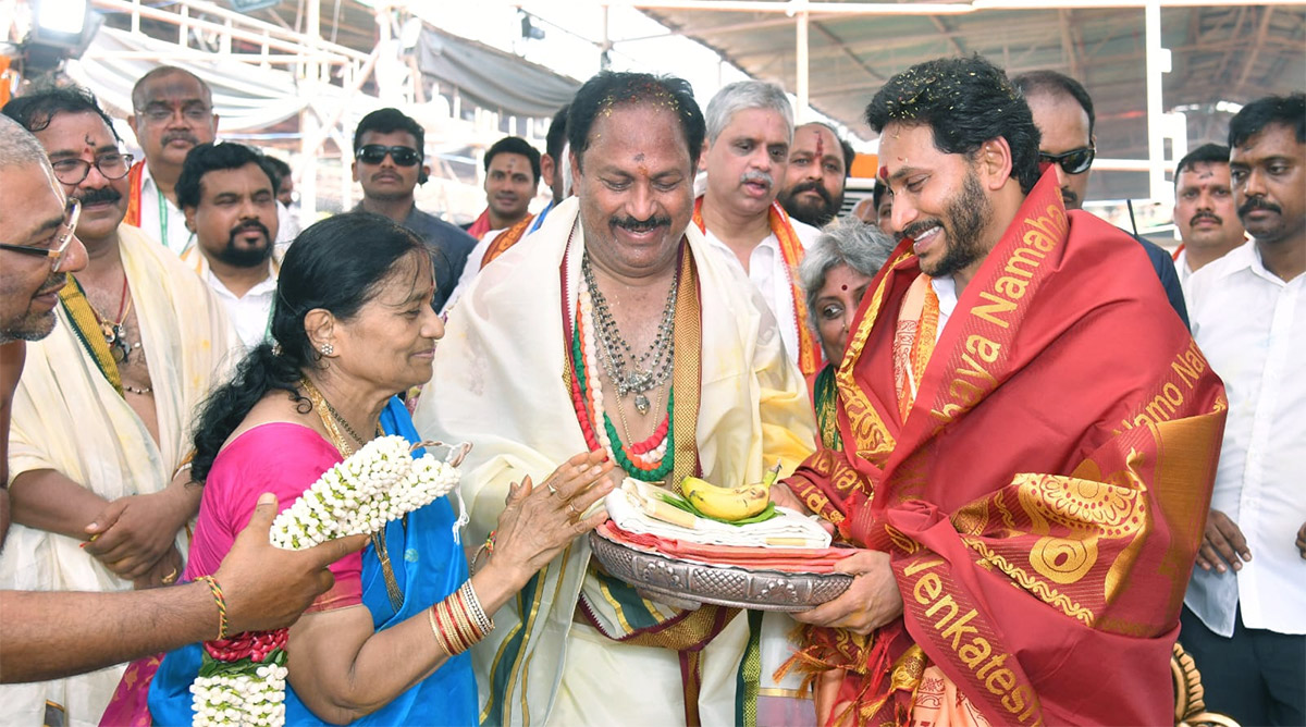 CM Jagan Attends Sri Lakshmi Maha Yagnam Purnahuti Program Vijayawada - Sakshi49