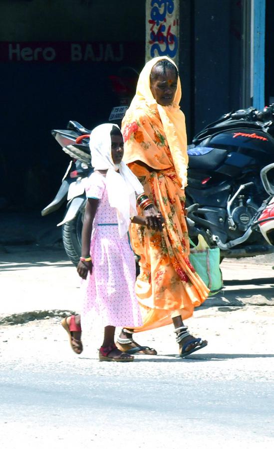 Extreme Temperature Heat Waves Andhra Pradesh And Telangana - Sakshi19