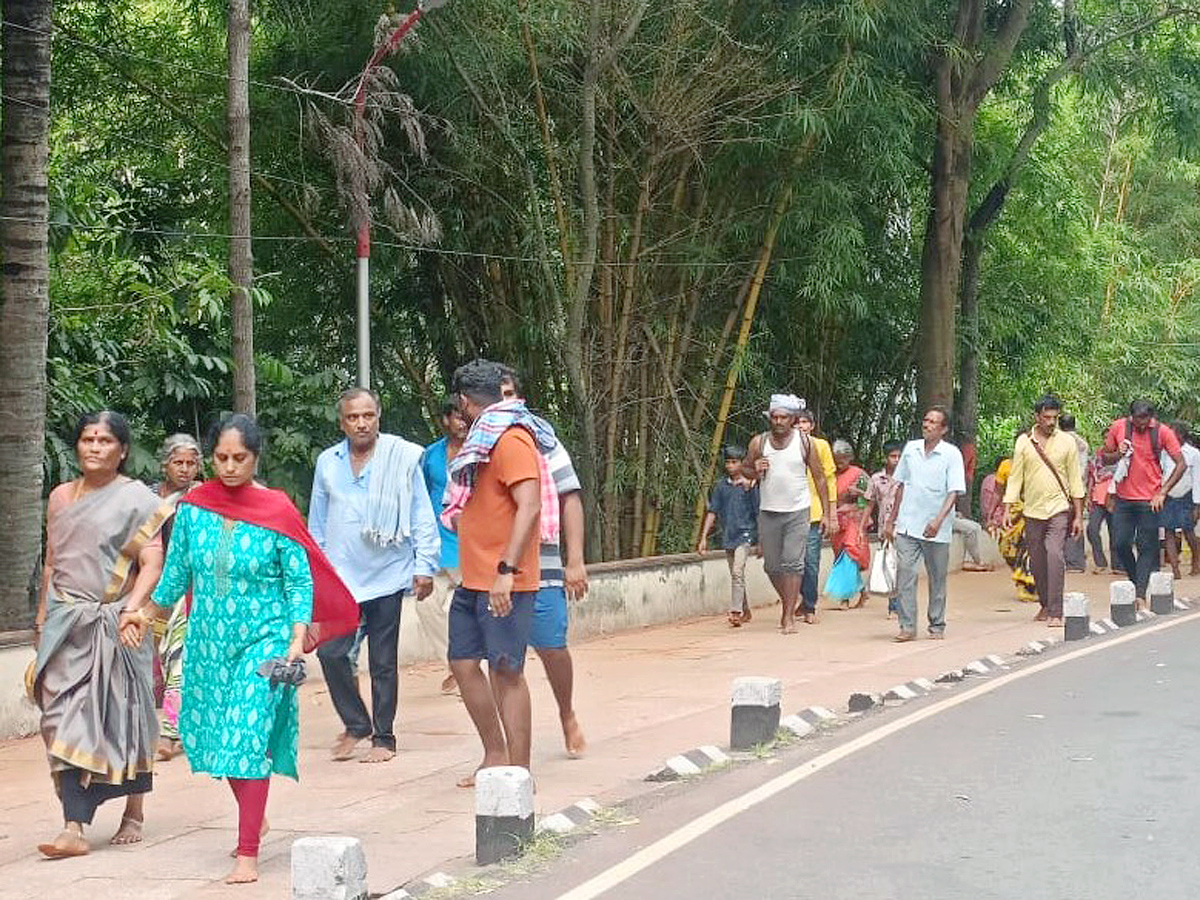 Devotees Huge Crowd at Tirumala Temple Photos - Sakshi9