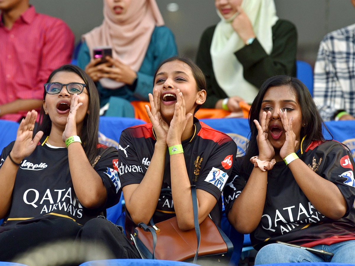 IPL Fans in Uppal Cricket Stadium Photo Gallery - Sakshi11