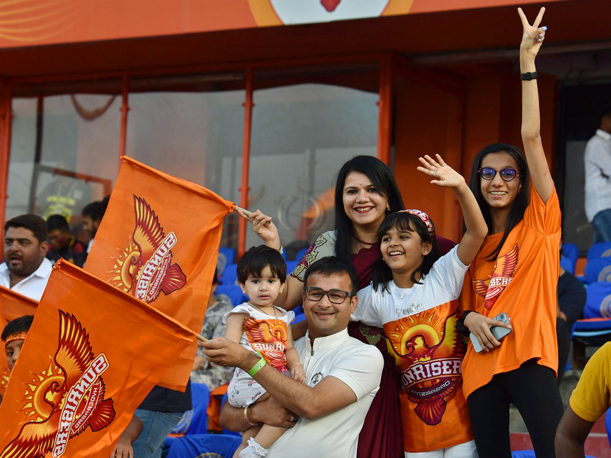 IPL Fans in Uppal Cricket Stadium Photo Gallery - Sakshi12