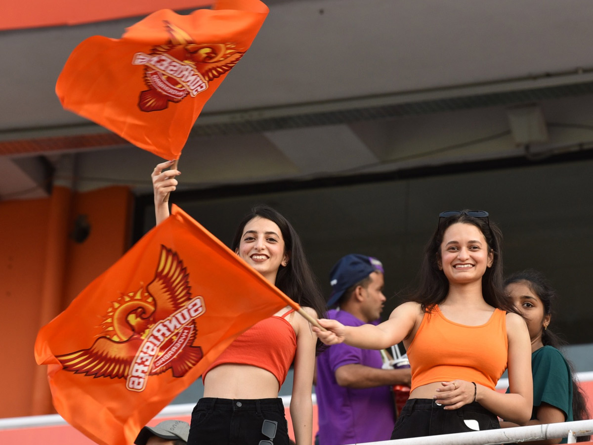 IPL Fans in Uppal Cricket Stadium Photo Gallery - Sakshi6