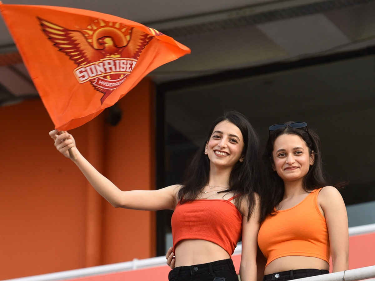 IPL Fans in Uppal Cricket Stadium Photo Gallery - Sakshi7