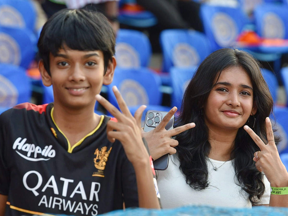 IPL Fans in Uppal Cricket Stadium Photo Gallery - Sakshi8