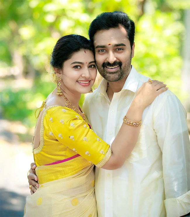 Celebrity Couples Family photos - Sakshi7