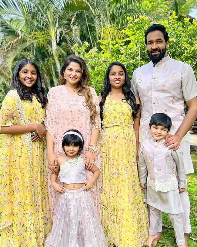 Celebrity Couples Family photos - Sakshi9