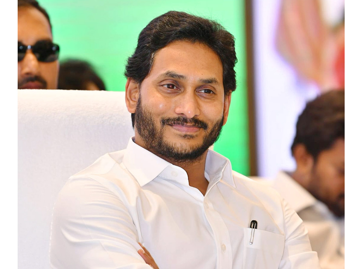 CM YS Jagan Attends Volunteer Vandanam Award Presentation In Vijayawada Photos - Sakshi2