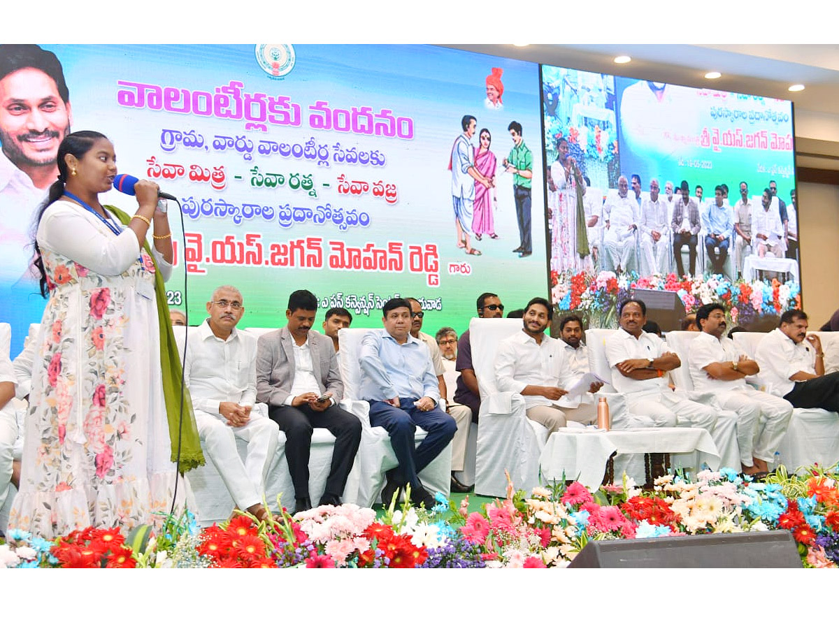 CM YS Jagan Attends Volunteer Vandanam Award Presentation In Vijayawada Photos - Sakshi11