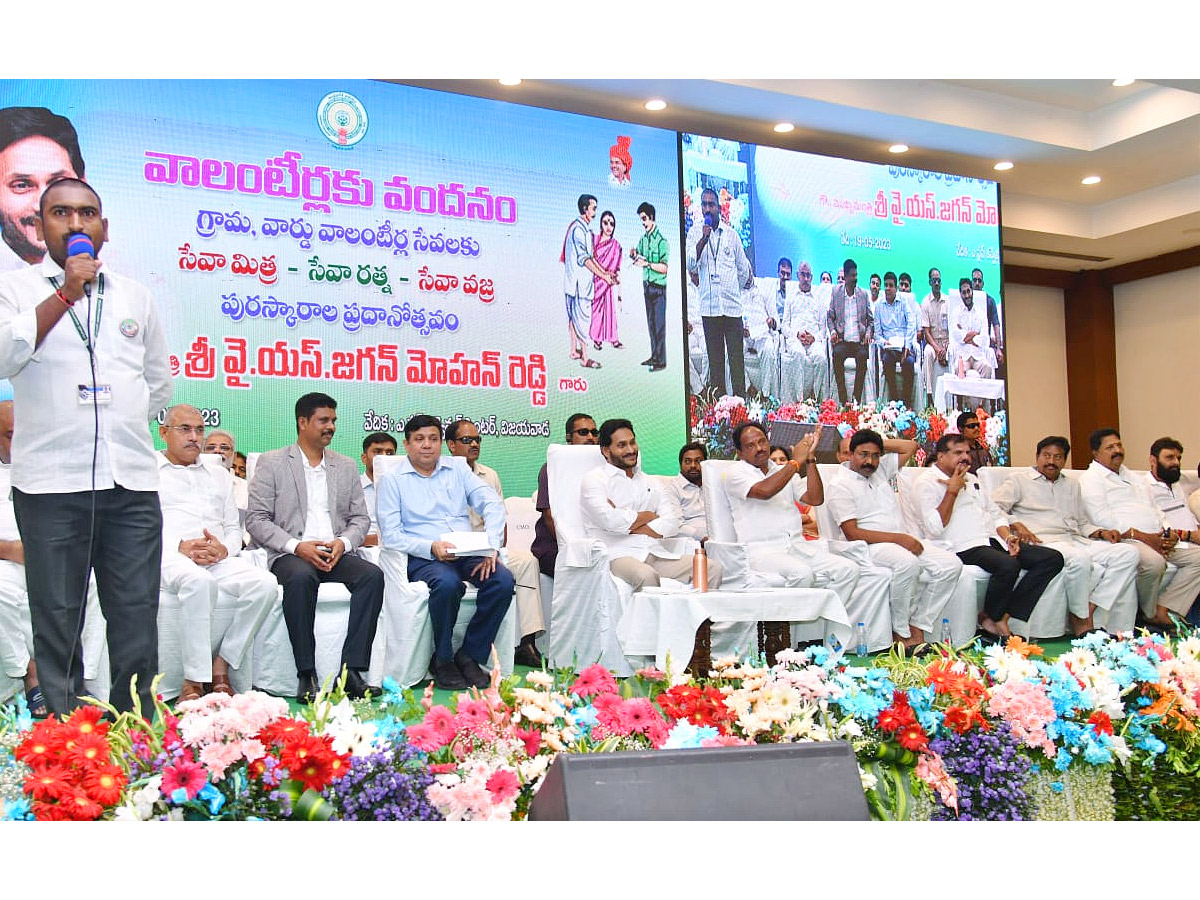 CM YS Jagan Attends Volunteer Vandanam Award Presentation In Vijayawada Photos - Sakshi14