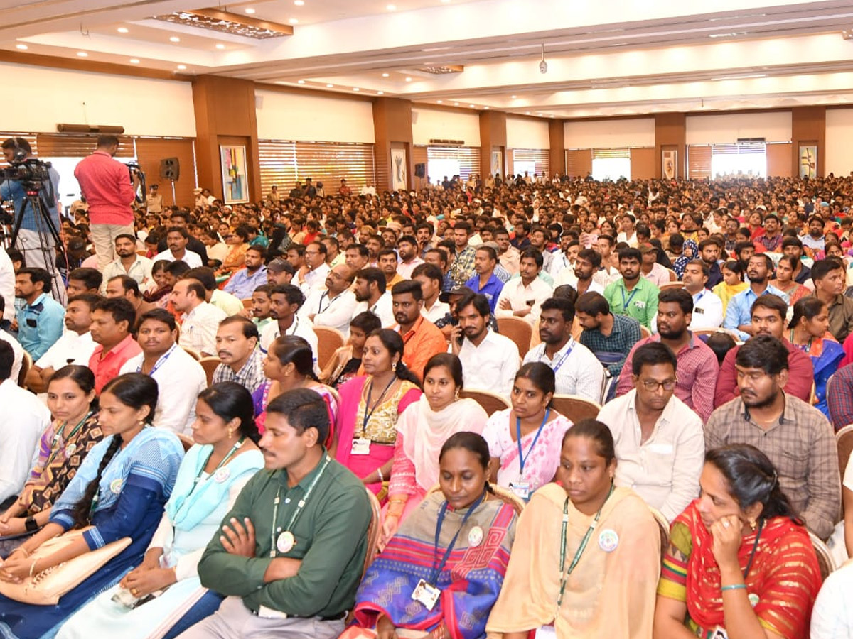 CM YS Jagan Attends Volunteer Vandanam Award Presentation In Vijayawada Photos - Sakshi15